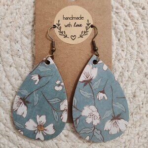 ~Handmade~ vintage style, boho, botanical earrings